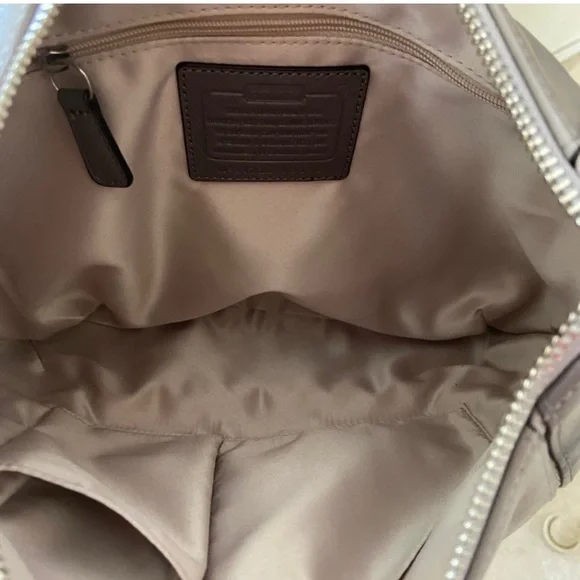 LIKE NEW COACH LEATHER SHOULDER BAG - Picture 3 of 7